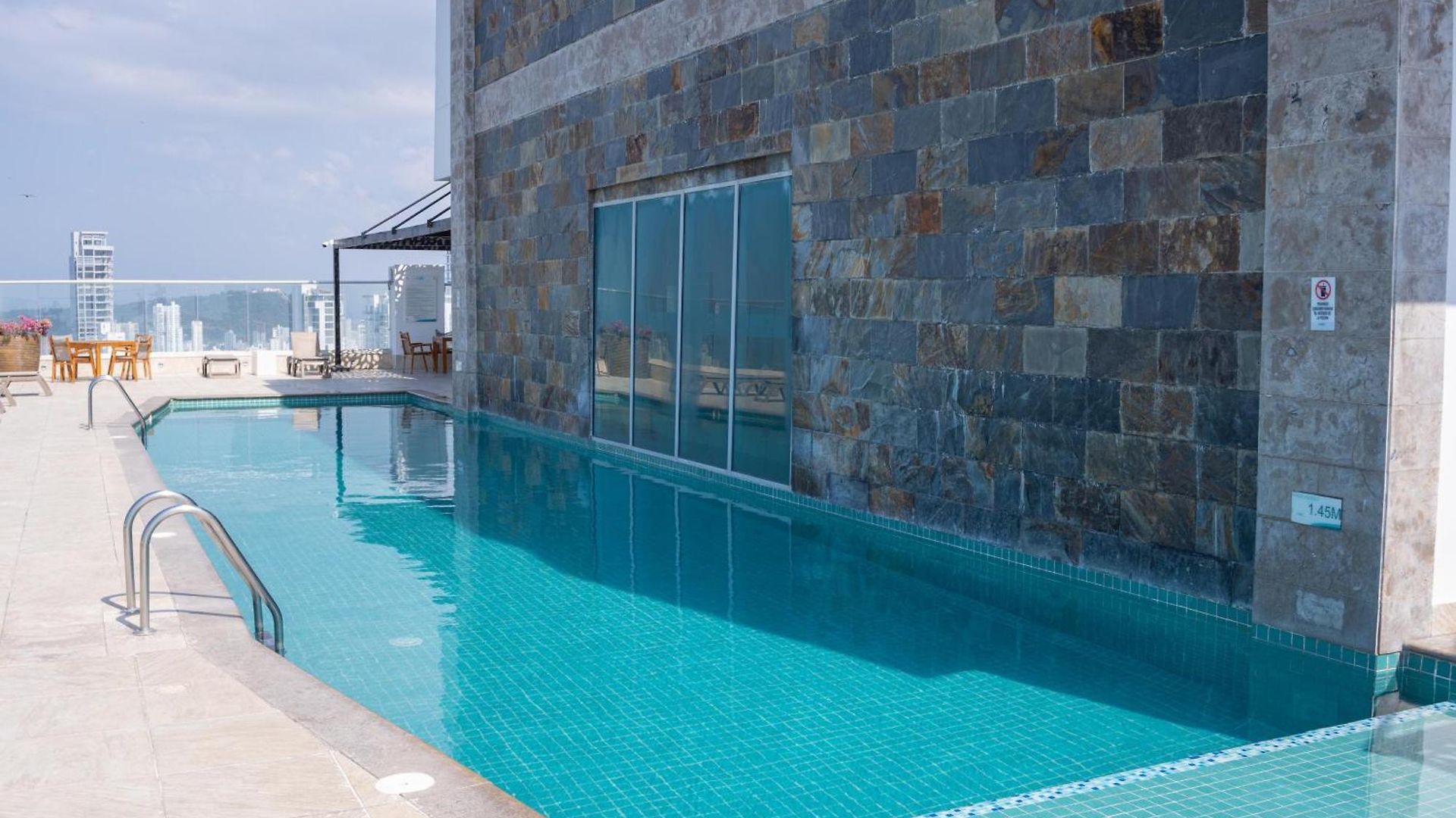 Edificio Palmetto Apto 1702 Apartamento *